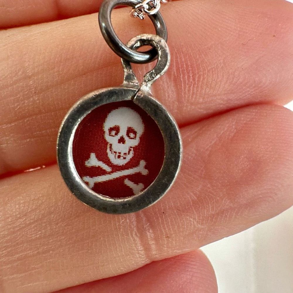 Skeleton rock star small pendant necklace - Picture 4 of 9